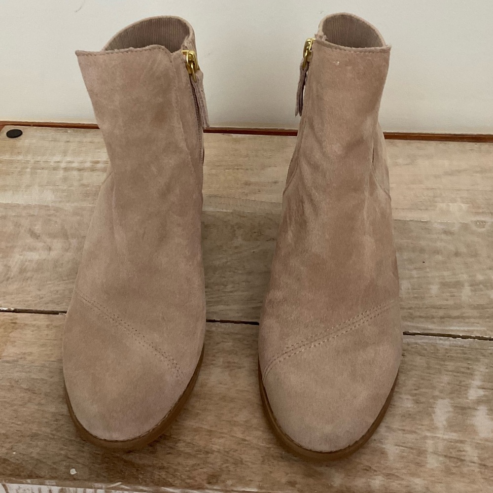 Toms Beige Suede Ankle Booties size 7